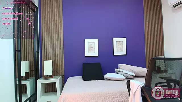 Snapshot of alina_martinelli chatting on 12-23-24, 12:52 alina martinelli online show from 12-23-24, 12:52