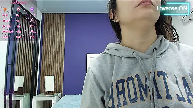 Snapshot of alina_martinelli chatting on 01-17-25, 10:22 alina martinelli online show from 01-17-25, 10:22