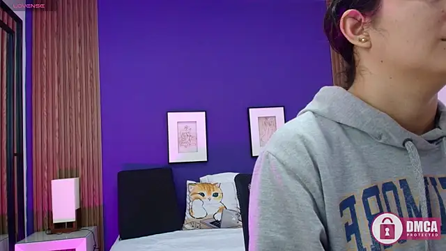 Snapshot of alina_martinelli chatting on 02-14-25, 12:47 alina martinelli online show from 02-14-25, 12:47