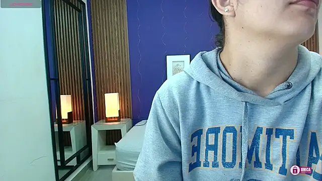 Snapshot of alina_martinelli chatting on 09-26-25, 11:58 alina martinelli online show from 09-26-25, 11:58