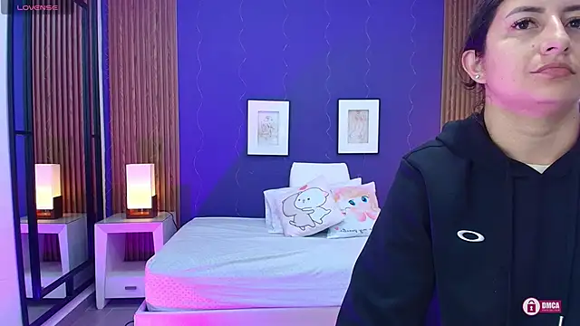 Snapshot of alina_martinelli chatting on 10-12-25, 10:47 alina martinelli online show from 10-12-25, 10:47