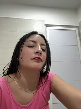 Snapshot of alina_martinelli chatting on 11-18-25, 03:49 alina martinelli online show from 11-18-25, 03:49