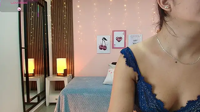 Snapshot of alina_martinelli chatting on 11-23-25, 10:59 alina martinelli online show from 11-23-25, 10:59