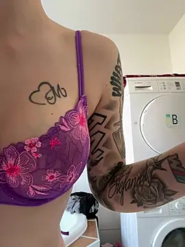 Snapshot of LenaSophie chatting on 03-05-25, 12:00 LenaSophie online show from 03-05-25, 12:00