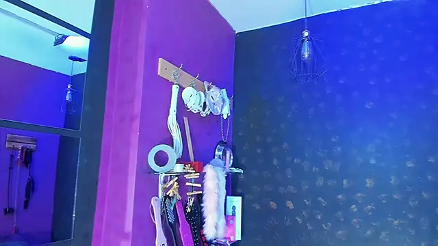 Alexa Slave online show from 09-10-25, 07:03