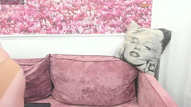 Snapshot of SexyFancy chatting on 02-18-25, 08:27 SexyFancy online show from 02-18-25, 08:27