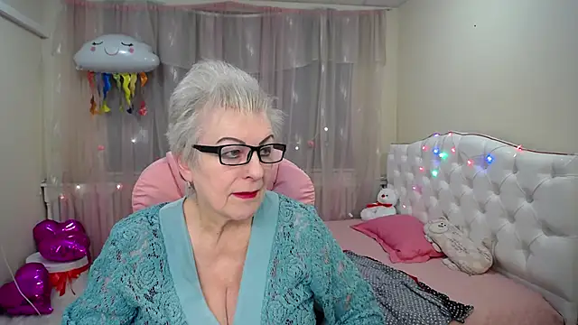 Snapshot of KayleSmoll chatting on 01-24-25, 10:30 KayleSmoll online show from 01-24-25, 10:30