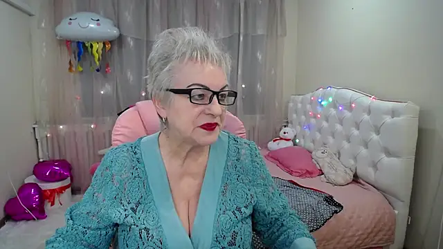 Snapshot of KayleSmoll chatting on 01-28-25, 10:23 KayleSmoll online show from 01-28-25, 10:23