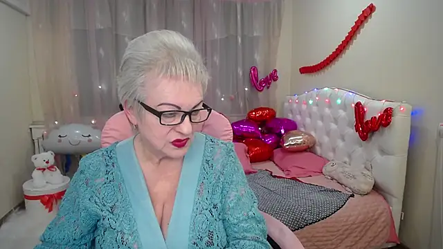 Snapshot of KayleSmoll chatting on 02-04-25, 10:34 KayleSmoll online show from 02-04-25, 10:34