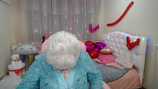 Snapshot of KayleSmoll chatting on 02-05-25, 04:37 KayleSmoll online show from 02-05-25, 04:37