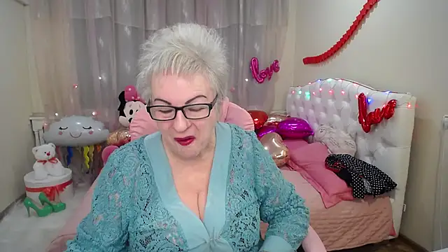 Snapshot of KayleSmoll chatting on 02-05-25, 07:20 KayleSmoll online show from 02-05-25, 07:20