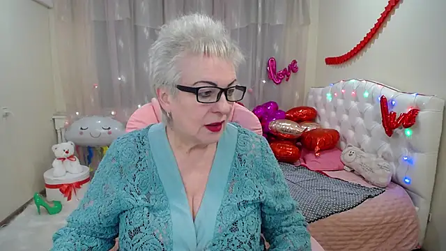 Snapshot of KayleSmoll chatting on 02-08-25, 10:19 KayleSmoll online show from 02-08-25, 10:19