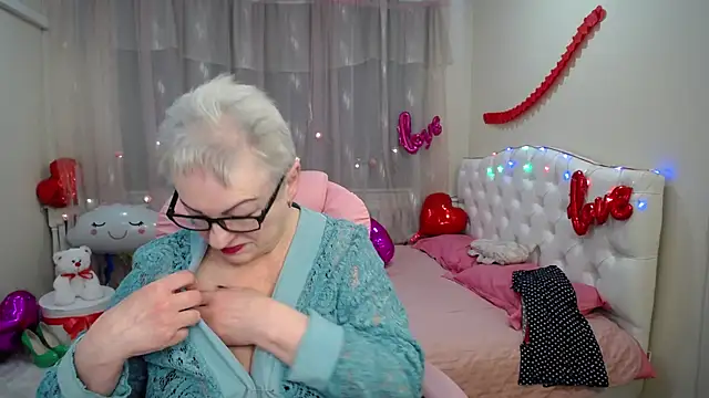 Snapshot of KayleSmoll chatting on 02-11-25, 07:59 KayleSmoll online show from 02-11-25, 07:59