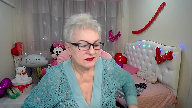 Snapshot of KayleSmoll chatting on 02-13-25, 01:40 KayleSmoll online show from 02-13-25, 01:40