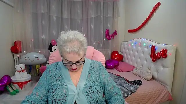 Snapshot of KayleSmoll chatting on 02-13-25, 04:43 KayleSmoll online show from 02-13-25, 04:43