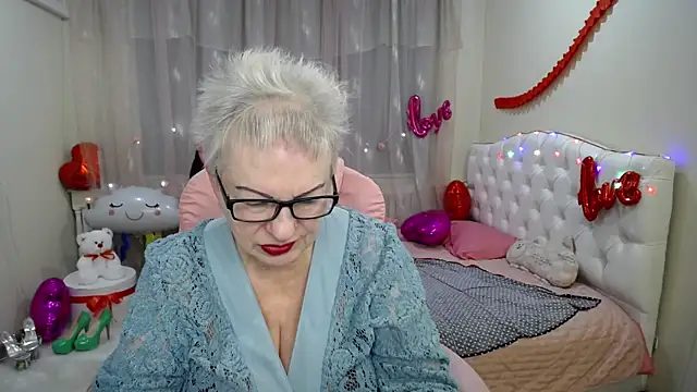 Snapshot of KayleSmoll chatting on 02-14-25, 10:25 KayleSmoll online show from 02-14-25, 10:25