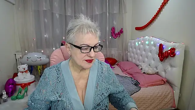 Snapshot of KayleSmoll chatting on 02-18-25, 07:41 KayleSmoll online show from 02-18-25, 07:41