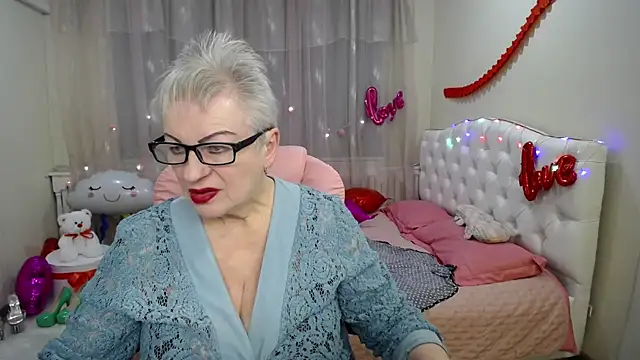 Snapshot of KayleSmoll chatting on 02-18-25, 10:47 KayleSmoll online show from 02-18-25, 10:47