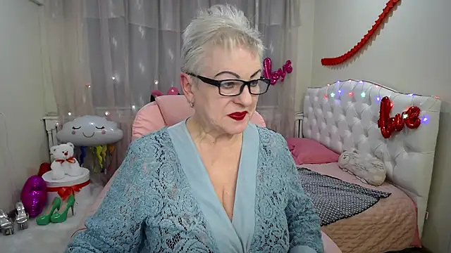 Snapshot of KayleSmoll chatting on 02-19-25, 10:20 KayleSmoll online show from 02-19-25, 10:20