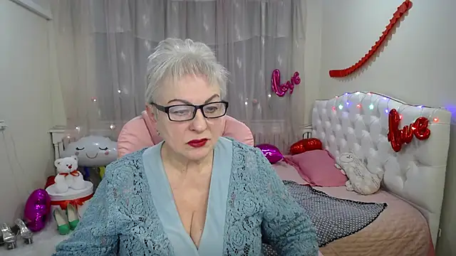 Snapshot of KayleSmoll chatting on 03-05-25, 02:03 KayleSmoll online show from 03-05-25, 02:03