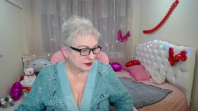 Snapshot of KayleSmoll chatting on 03-05-25, 05:07 KayleSmoll online show from 03-05-25, 05:07