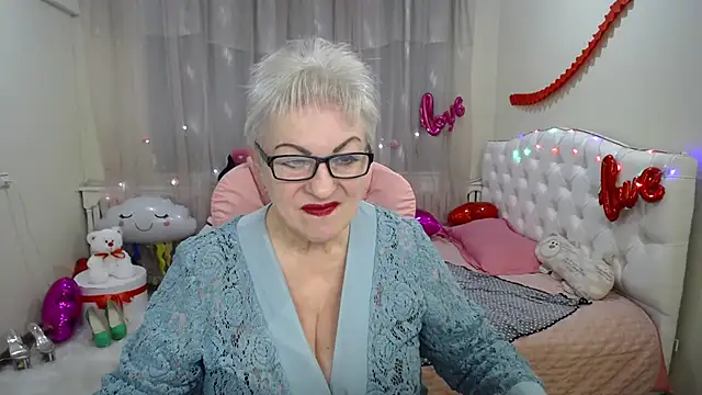 Snapshot of KayleSmoll chatting on 03-05-25, 10:21 KayleSmoll online show from 03-05-25, 10:21