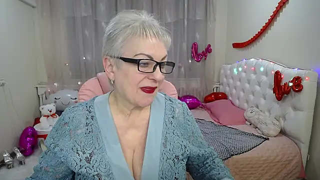 Snapshot of KayleSmoll chatting on 03-06-25, 01:27 KayleSmoll online show from 03-06-25, 01:27