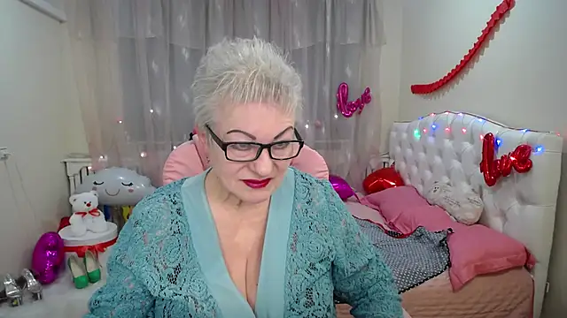 Snapshot of KayleSmoll chatting on 03-07-25, 07:38 KayleSmoll online show from 03-07-25, 07:38