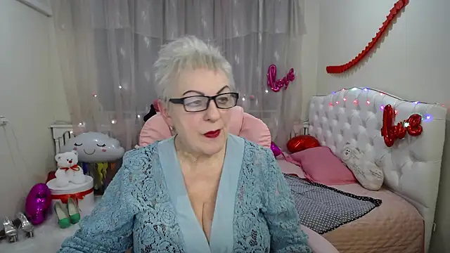 Snapshot of KayleSmoll chatting on 03-08-25, 02:12 KayleSmoll online show from 03-08-25, 02:12