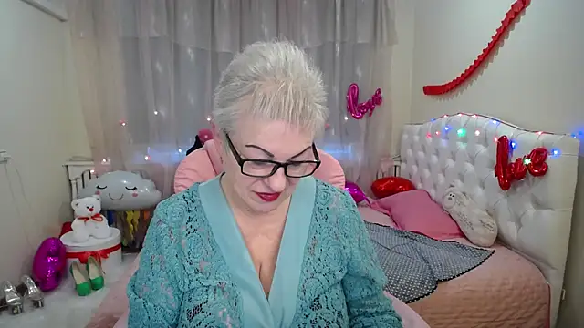 Snapshot of KayleSmoll chatting on 03-08-25, 05:17 KayleSmoll online show from 03-08-25, 05:17