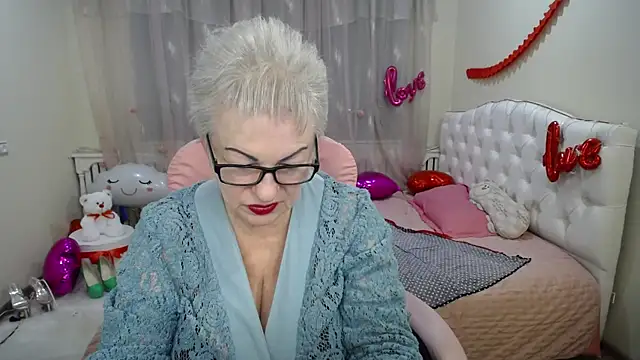 Snapshot of KayleSmoll chatting on 03-09-25, 01:25 KayleSmoll online show from 03-09-25, 01:25