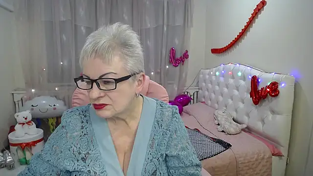 Snapshot of KayleSmoll chatting on 03-12-25, 10:17 KayleSmoll online show from 03-12-25, 10:17