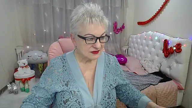 Snapshot of KayleSmoll chatting on 03-14-25, 10:38 KayleSmoll online show from 03-14-25, 10:38