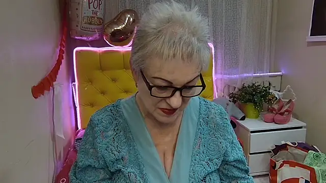 Snapshot of KayleSmoll chatting on 03-16-25, 01:28 KayleSmoll online show from 03-16-25, 01:28