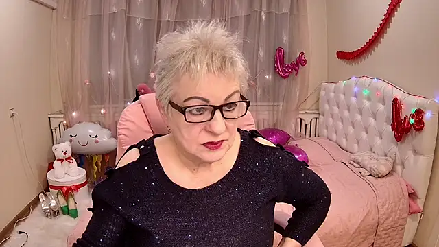 Snapshot of KayleSmoll chatting on 03-18-25, 07:42 KayleSmoll online show from 03-18-25, 07:42