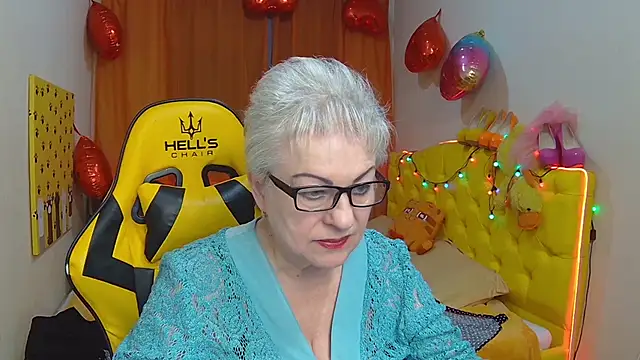 Snapshot of KayleSmoll chatting on 03-22-25, 10:26 KayleSmoll online show from 03-22-25, 10:26