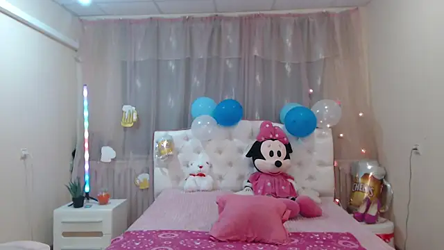 Snapshot of KayleSmoll chatting on 09-19-25, 06:41 KayleSmoll online show from 09-19-25, 06:41