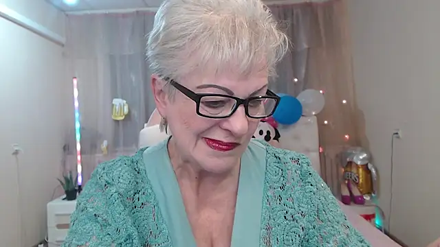 Snapshot of KayleSmoll chatting on 10-04-25, 07:12 KayleSmoll online show from 10-04-25, 07:12