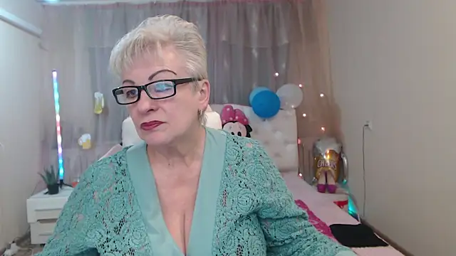 Snapshot of KayleSmoll chatting on 10-08-25, 06:27 KayleSmoll online show from 10-08-25, 06:27