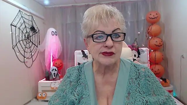 Snapshot of KayleSmoll chatting on 10-11-25, 06:28 KayleSmoll online show from 10-11-25, 06:28