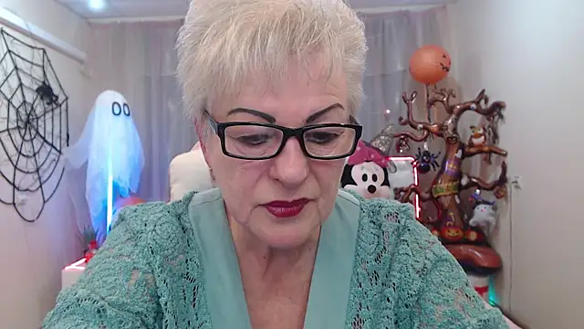 Snapshot of KayleSmoll chatting on 10-22-25, 06:29 KayleSmoll online show from 10-22-25, 06:29