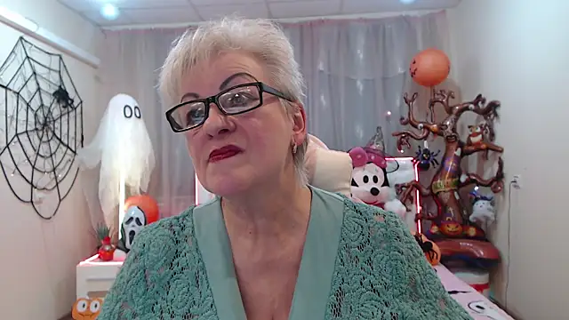 Snapshot of KayleSmoll chatting on 10-31-25, 07:48 KayleSmoll online show from 10-31-25, 07:48