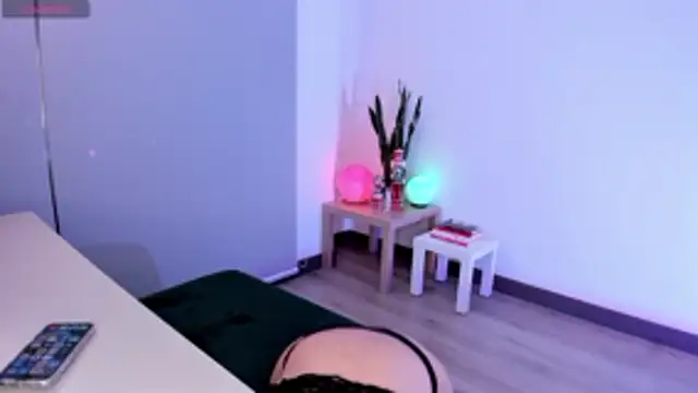 Snapshot of Kaarla___ chatting on 12-21-25, 02:41 Kaarla online show from 12-21-25, 02:41