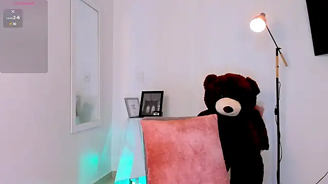 Snapshot of Hannaos chatting on 12-10-24, 12:16 Hannaos online show from 12-10-24, 12:16