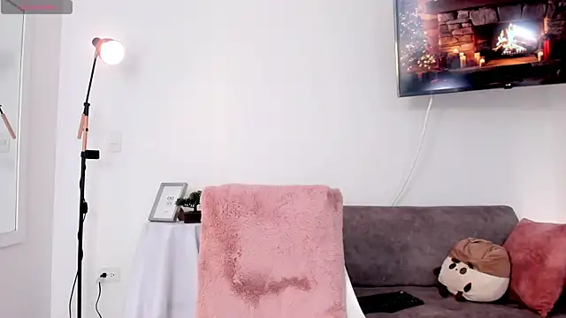 Snapshot of Hannaos chatting on 12-22-24, 06:26 Hannaos online show from 12-22-24, 06:26