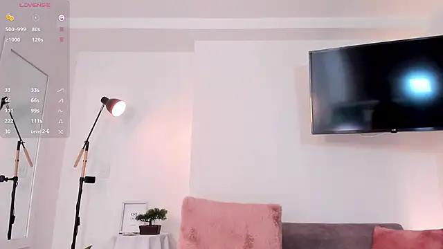 Snapshot of Hannaos chatting on 12-27-24, 12:45 Hannaos online show from 12-27-24, 12:45