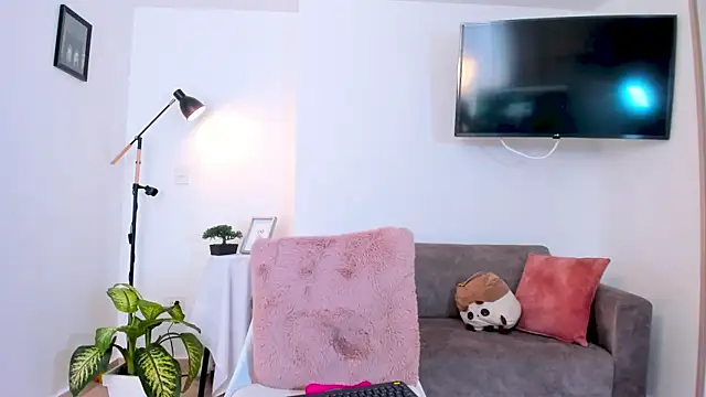 Snapshot of Hannaos chatting on 01-08-25, 02:14 Hannaos online show from 01-08-25, 02:14