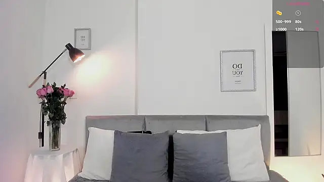 Snapshot of Hannaos chatting on 11-21-25, 10:47 Hannaos online show from 11-21-25, 10:47