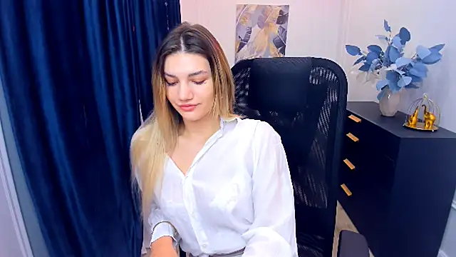 SelenaeMoore online show from 11-11-25, 03:39