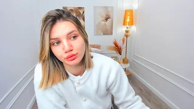 SelenaeMoore online show from 04-11-26, 03:44